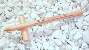 Essence Light Up your Eyes Eyeliner Farbe 02 Peachy Day Wow Trends - Bild 1 von 2