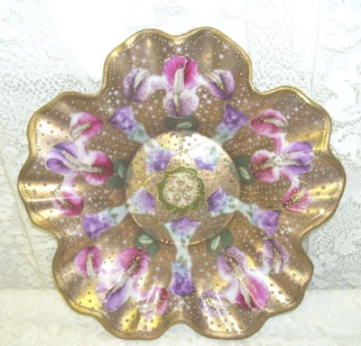 Hermoso plato antiguo de vidrio Iris Goofus pintado a mano Foto 1 de 3