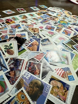 400 estampillas postales de Estados Unidos utilizables como nuevas valor nominal $127,00 por $85,00 ¡muy por debajo de la cara!! Foto 1 de 4