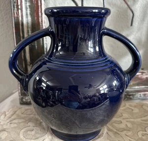 Vaso Fiestaware Millennium blu cobalto Fiesta HLC WV USA doppio manico - Foto 1 di 7