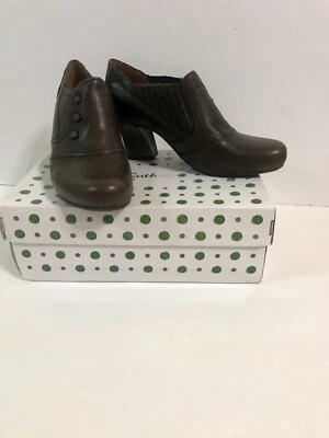 Earthies “ Lavarra” Women’s Leather Gore Ankle boot - Size 10 B - Walnut - $150 - Image 1 of 4