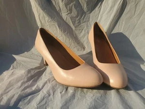 Clarks Heavenly Heart Nude Leather Heels New Women's Size 9 Slip On Pumps Boxed  - Picture 1 of 15