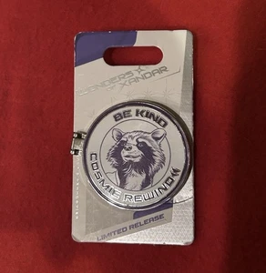 Prendedor de gran apertura Disney Cosmic Rewind Rocket Guardians con tarjeta de respaldo - Imagen 1 de 3