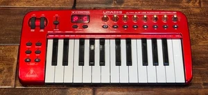 Behringer UMA25S Slim 25-Key USB/MIDI Controller Keyboard with Audio Interface - Picture 1 of 8