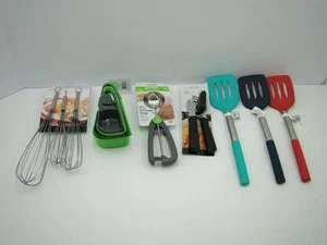 Küchenutensilien Spatel Dosenöffner Eisportionierer Schneebesen Messbecher - Bild 1 von 6