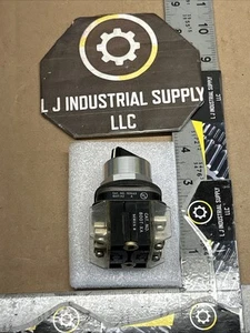 ALLEN BRADLEY 800T-H2 2-Position Switch _GOOD TAKE-OUT_WARRANTY_FAST SHIPPING! - Picture 1 of 7