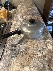 Vintage Magnalite GHC 2.5 Quart Sauce Pan Pot Double Lip w/ Lid 2 Liter USA Made - Picture 1 of 14