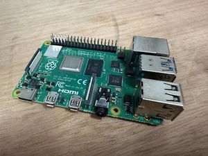 Raspberry Pi 4 Model B 2Gb + 16Gb SD Karte - Bild 1 von 5