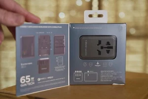 dieser neue MOMAX Universal Reiseadapter 65 W GaN Reisestecker; UK/EU/AU/US - Bild 1 von 4