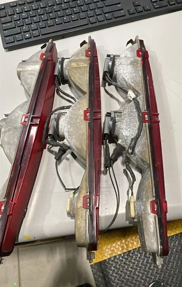 1989-1993 Cadillac Deville Fleetwood L or R Tail Light Assembly OEM Foto 1 de 1