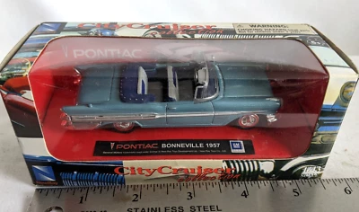 MIB NRFB CITY CRUISERS DIECAST  1:43 1957 PONTIAC BONNEVILLE BLUE CONVERTIBLE - Image 1 of 3
