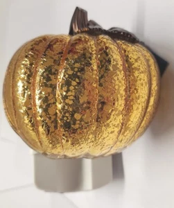 YANKEE CANDLE PUMPKIN PLUG IN DIFFUSER BASE NIGHT LIGHT with lakefront lodge re- - Picture 1 of 10