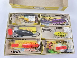 Scatola esche da pesca luminose vintage Fred Arbogast Hula Popper Jitterbug NOS USA L - Foto 1 di 16