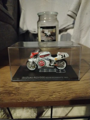 Vintage Rare Suzuki RGV500 1993 Racing Motorcycle Kevin Schwantz 1:24 Scale - Image 1 of 4