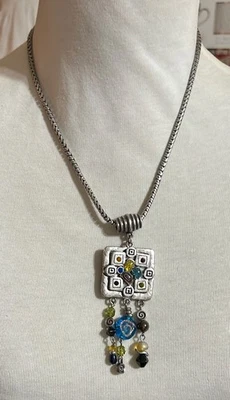 Collar Chico's Cuentas Cuelga Bisel Cuadrado Multi Piedras Colgante Tono Plata 25" Foto 1 de 4