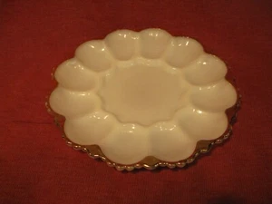 Plato de huevo de vidrio de leche Anchor Hocking Fire King con borde de oro de 22 quilates años 50 - Imagen 1 de 8