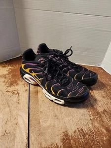 Nike Air Max Plus Black Berry Gold DX2663-001 Men's Size 11 Sneaker - Picture 1 of 11