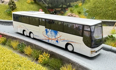 Setra Kässbohrer S317 GT-HD Weiß mit Weltkugel Dekor AMW 1:87 - Bild 1 von 2