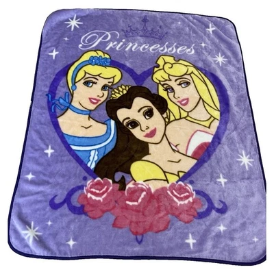 Manta Princesa Disney De Colección Púrpura Felpa Cenicienta Aurora Belle Northwest Thro Foto 1 de 4