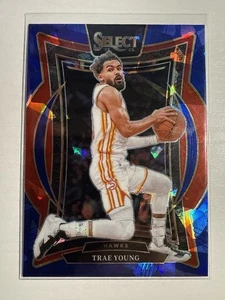 2024-25 Panini Select Trae Young Blue/Red Prizm Concourse #63 Atlanta Hawks - Bild 1 von 2