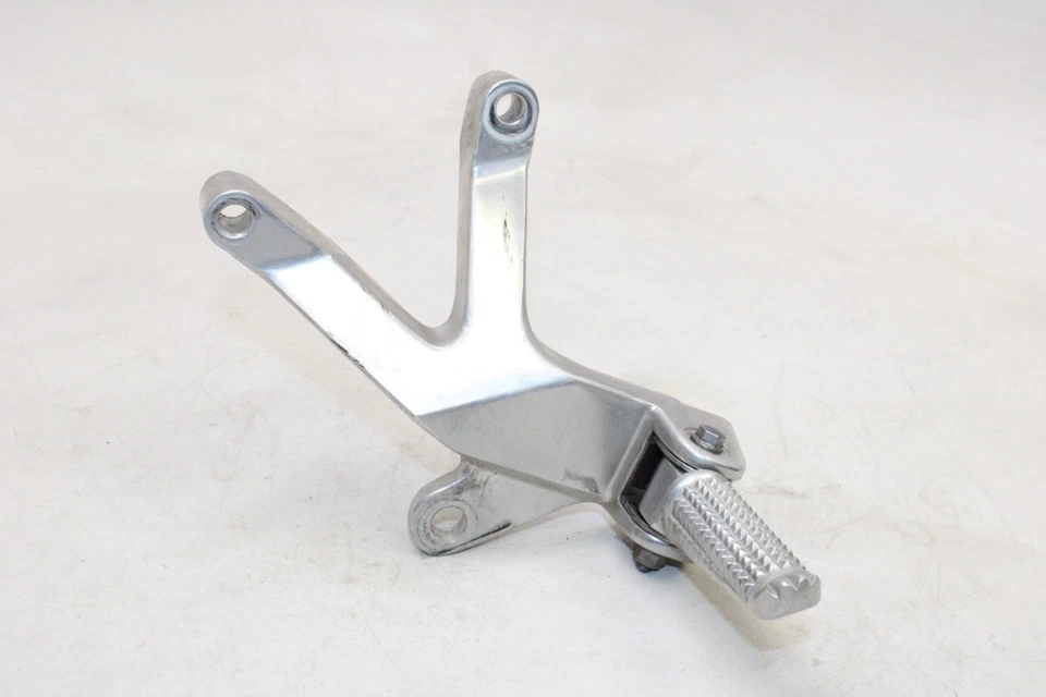 2002 YAMAHA YZF600R OEM RIGHT REAR BACK PASSENGER PEG - Imagem 1 de 4