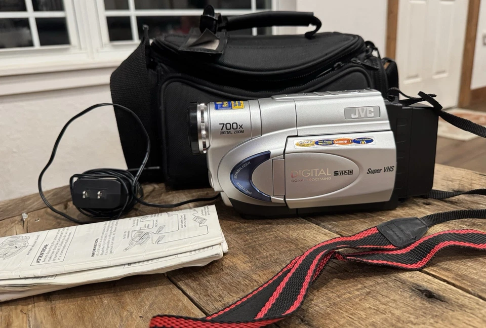 JVC GR-SXM260U Compact VHS-C Video Camera Camcorder Super VHS TESTED - Image 1 of 4