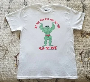 FROGGY'S  GYM Workout Bodybuilding Exercise Old School Vintage Logo T-Shirt NEW - Picture 1 of 2