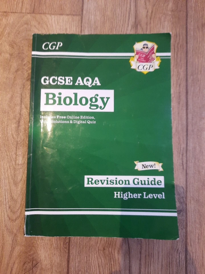 New Grade 9-1 GCSE Biology: AQA Revision Guide with Online Edition (Hardback) - Image 1 of 1