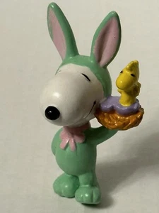 Peanuts PVC Easter Beagle Bunny Snoopy With Woodstock / Nest Figure - 3" - 1990s - Picture 1 of 6