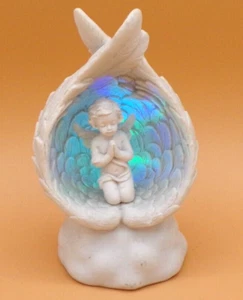 Estatuilla de ángel/querubín rezando, descansando en alas, se ilumina, luz LED - Imagen 1 de 5
