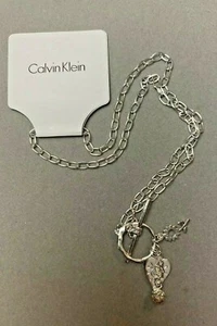 Collar colgante palanca corazón y flores tono plateado Calvin Klein NUEVO PRECIO DE VENTA SUGERIDO POR EL FABRICANTE $48.99 - Imagen 1 de 5