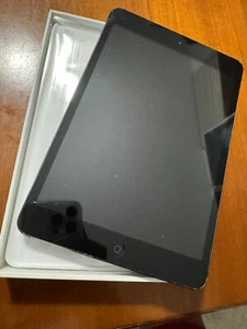 Apple iPad mini 1. Gen. Wi-Fi 16GB A1432 Black  Usato 2 Cavi Magnetici - Foto 1 di 17