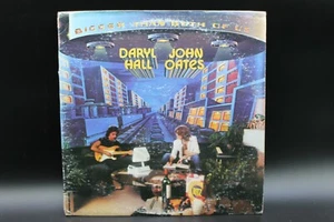 Daryl Hall & John Oates - Bigger Than Both Of Us (1976) (Vinyl) (APL1-1467) - Bild 1 von 5