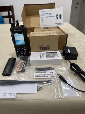 Radio bidireccional Motorola R7 UHF - NUEVA CAJA ABIERTA - Programación del panel frontal desbloqueado Foto 1 de 4