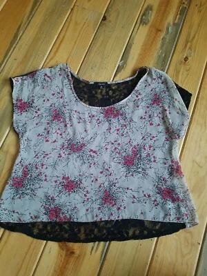 Soprano Lace Back Cropped Floral Top Size M - Image 1 of 4