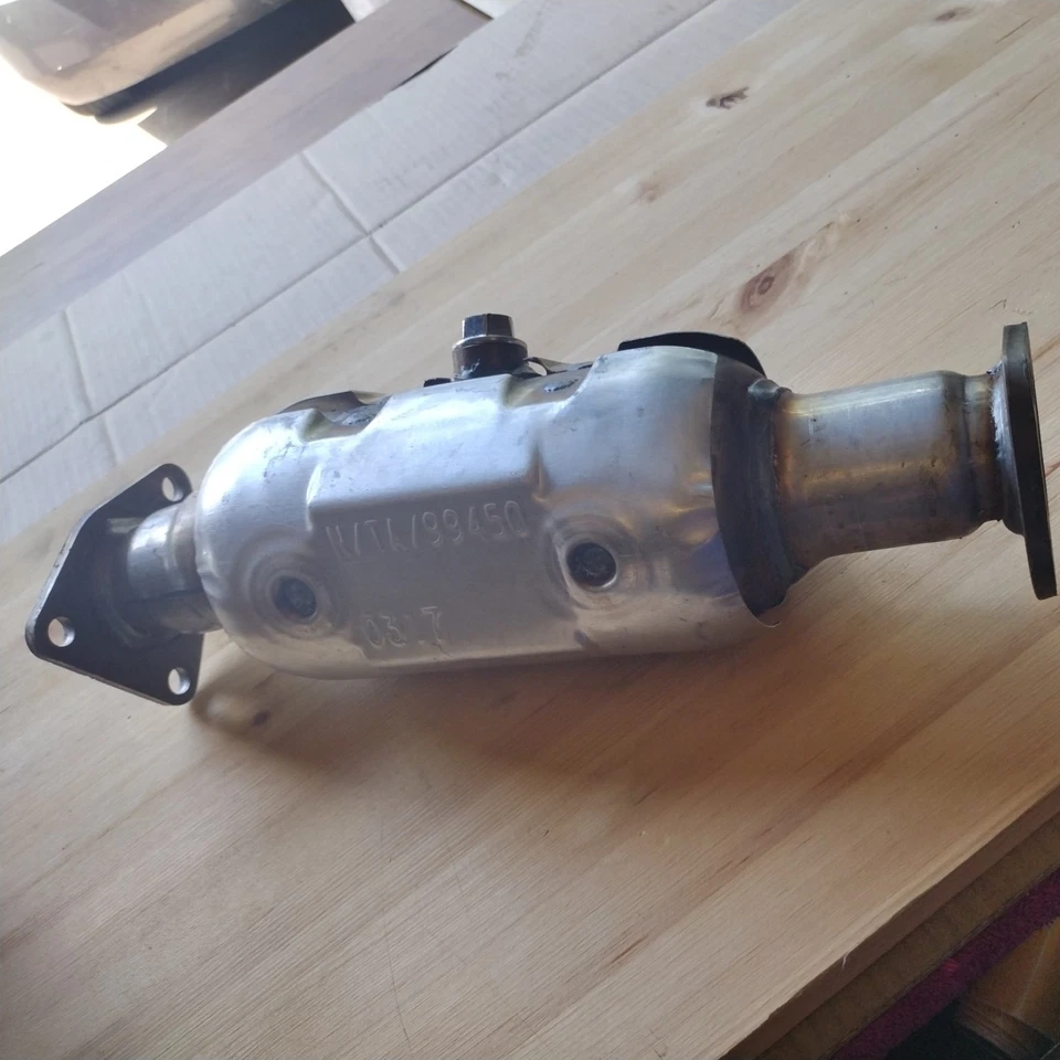 Catalytic Converter-EPA Walker 16370 fits 98-02 Honda Accord 2.3L-L4 'NEW' - Image 1 of 4