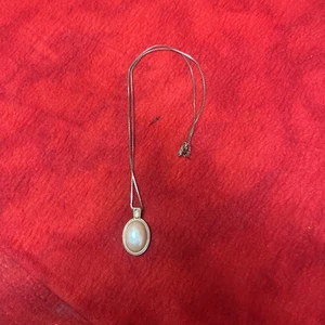 VINTAGE AVON OVAL SHAPE PENDANT AND NECKLACE GOLD TONE (a11) - Picture 1 of 7