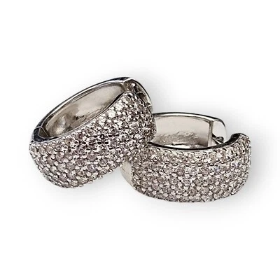 Pendientes de aro de topacio blanco anchos de ley Huggie pavé piedras preciosas plata 925 3/4"     Foto 1 de 4