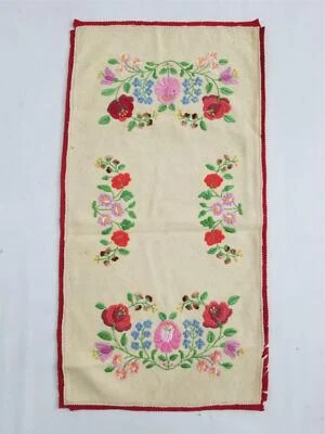 复古传统匈牙利花卉手工刺绣羊毛面板 31x16 英寸 — 第 1/4 张图片