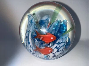 Vintage Kunst Glas Briefbeschwerer Gold Fisch Koralle einzigartig bunt 4" hoch - Bild 1 von 5