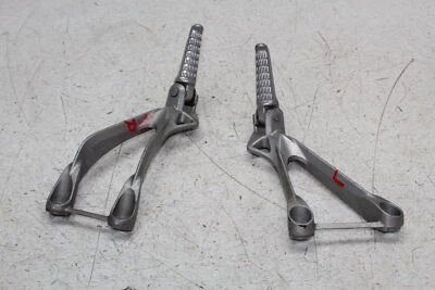 Kawasaki Ninja ZX6R ZX636C 2006 juego de clavijas de pasajero trasero par Foto 1 de 4