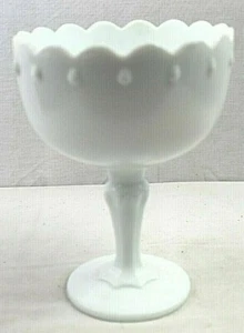 VINTAGE Milk White Glass Pedestal Bowl Great Center Piece And Home Decor - Picture 1 of 3