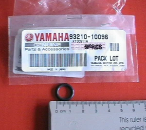 ORIGINALE YAMAHA O-RING 93210-10096 BT1100 FJ1200 DT100 BW350 CV50 CV80 CW50 CY50 - Foto 1 di 1