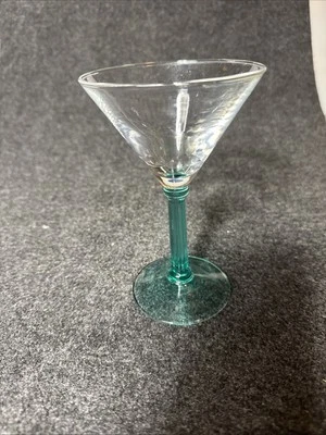 "Vaso Martini de tallo verde de Luminarc 6""" Foto 1 de 4