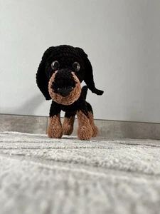 Kleiner Selbstgehäkelter Dackel - Bild 1 von 2