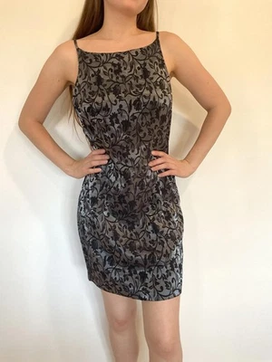 Mini Vestido Formal Iridiscente Gris y Negro Cachemira Cuello Alto Foto 1 de 4