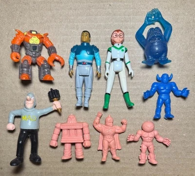 Lote Mixto Figuras de Acción Años 80 Bestias de Batalla Dino Riders MÚSCULO Voltron Foto 1 de 2