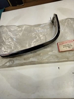 Moldura de cejas guardabarros delantero Mopar/Mitsubishi NOS teniente 74-76 Dodge Colt Foto 1 de 2