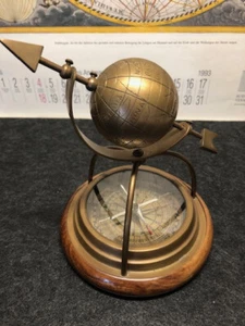 Vintage Globus mit Kompass auf Holzsockel Messing maritime Dekoration - Bild 1 von 5