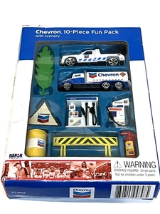 Daron HO Scale Chevron 10 Piece Fun Pack With Scenery New - Picture 1 of 11